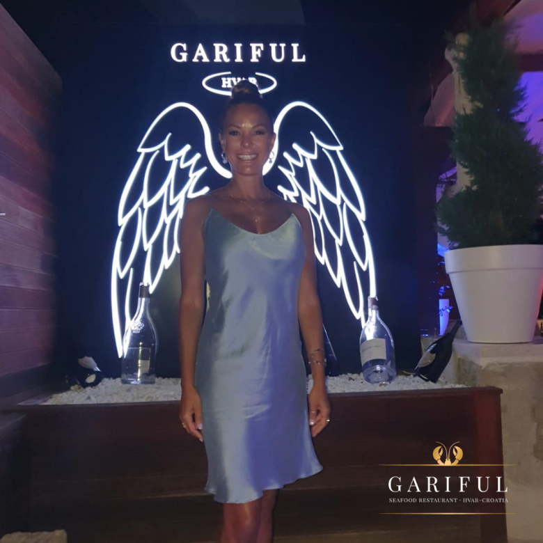 Eva Larue in Gariful