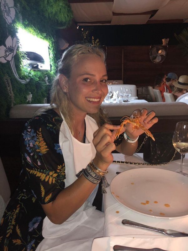 donna vekic in restaurant gariful