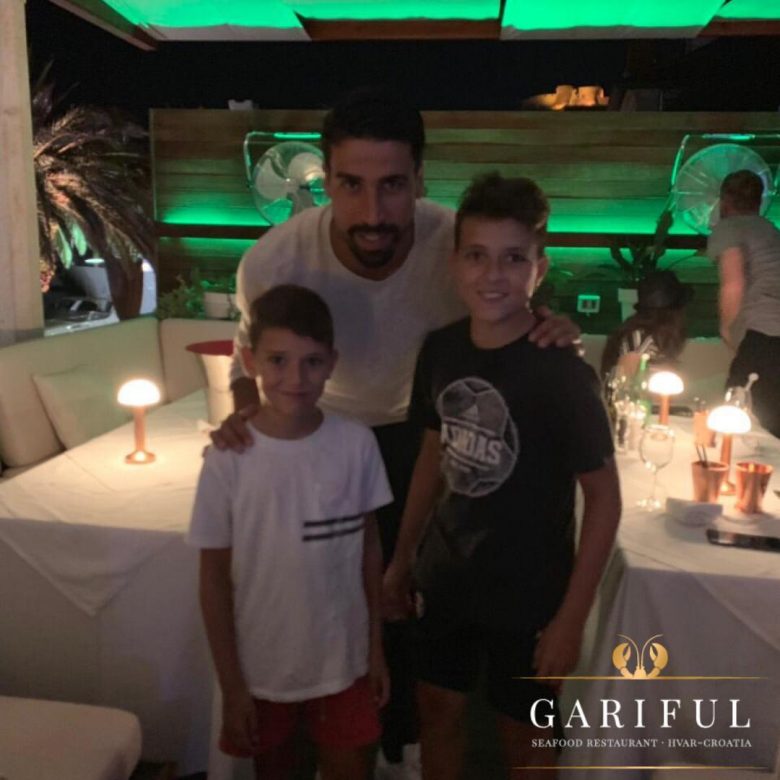 sami khedira in restaurant gariful